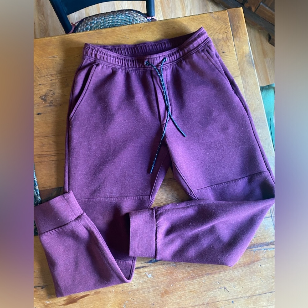 American Eagle Outfitters men’s maroon joggers medium